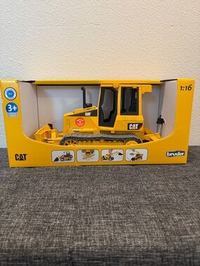 NIB Bruder 02444 Cat Track-Type Tractor Toy Vehicle 1:16